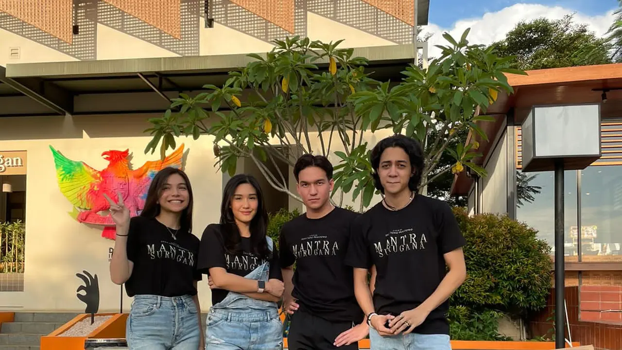 Para pemain film Mantra Surugana