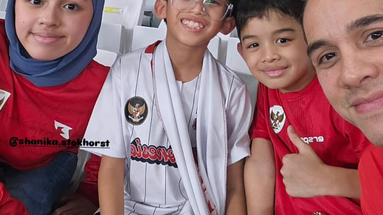 Potret Rionaldo Stokhorst Boyong Keluarga Nonton Timnas Indonesia Vs China di GBK, Putri Cantiknya Bikin Salfok