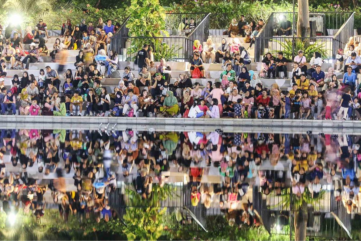 FOTO: Melihat Aktifitas Warga di Taman Lapangan Banteng yang Buka 24 Jam
