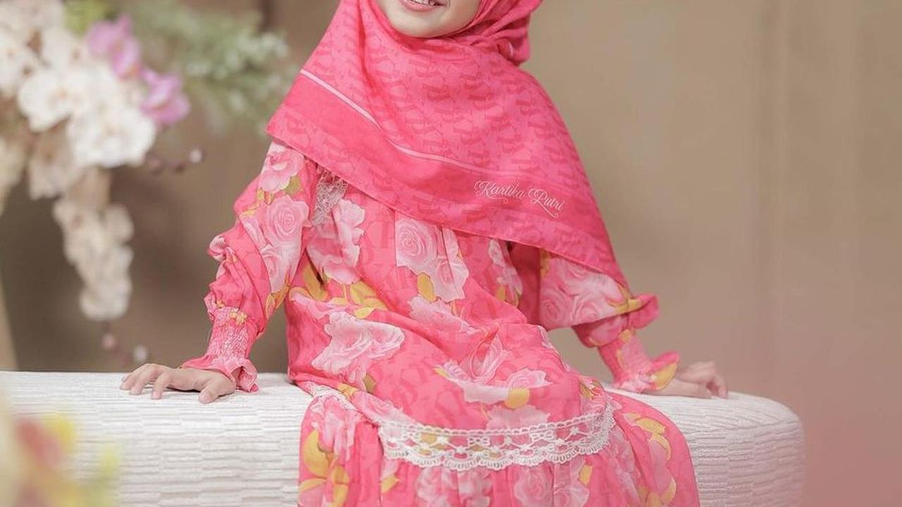 8 Potret Anak Artis Pakai Busana Muslim, Cantik Menggemaskan dari Anak Kartika Putri Sampai Aurel Hermansyah