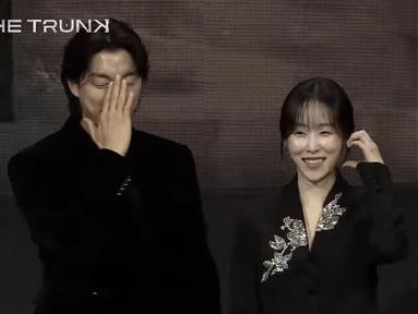 Potret Gong Yoo dan Seo Hyun Jin dalam konferensi pers. (Foto: Netflix)