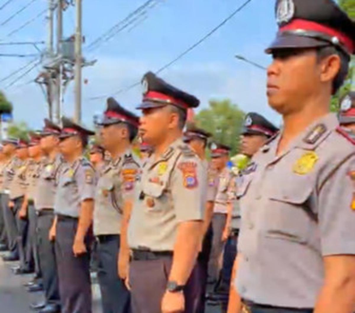 "Halo sedulurku, tak terasa beberapa waktu lalu kami telah selesai melaksanakan upacara kenaikan pangkat anggota Polres Bantul nih," tulis akun polresbantuldiy.<br>