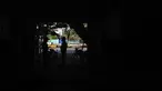 Penjaga toko berbicara kepada pelanggan yang berdiri di ambang pintu saat pemadaman listrik di Wattala, Kolombo, 23 Februari 2022. Sri Lanka menerapkan pemadaman listrik bergilir akibat krisis keuangan yang memicu kekurangan bahan bakar dan melumpuhkan jaringan listriknya. (AP/Eranga Jayawardena)