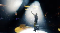 Aaron Carter saat menghibur penggemarnnya selama tur musim panas. Penyanyi Aaron Carter ditemukan meninggal dunia di kediamannya di Lancaster, California, Amerika Serikat. (Instagram/aaroncarter)