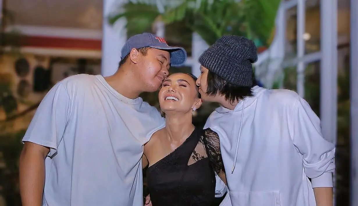 Memasuki usia 51 tahun, Yuni Shara masih mampu produktif sebagai perempuan multiperan [@yunishara36]