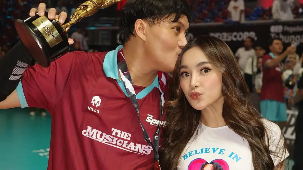 Gaya Kembar Mahalini Raharja, dan Selina Pakai Kaus Berwajah Rizky Febian yang Tanding di Bahkan Voli 2
