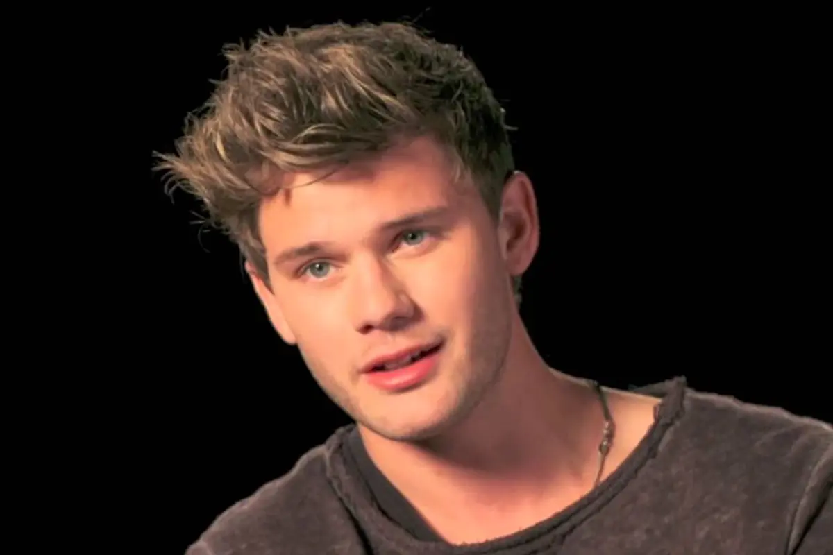 Jeremy Irvine