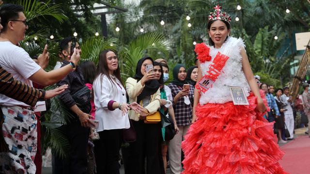 Parade Busana Ramah Lingkungan Ajak Penghuni Apartemen Peduli Lingkungan