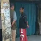 TKP temuan jasad pedagang sate di Medansatria, Kota Bekasi. (Liputan6.com/Bam Sinulingga)