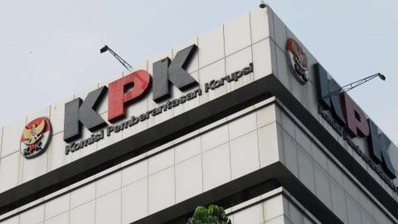 Geledah kantor DPRD Riau, KPK sita dua kopor dokumen