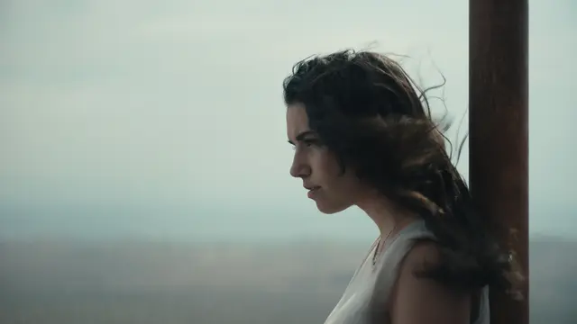 Grace Caroline Currey sebagai Becky dalam film Fall. (Foto: Dok. Lionsgate)