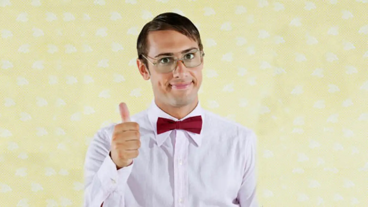 7 Alasan Mengapa Cowok 'Geek' Layak Jadi Calon Pendamping Hidup