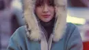 Berlibur ke Korea Selatan saat musim dingin, penampilan Aurel Hermansyah tetap stylish dengan busana tebal yang hangat. Ia tampak mengenakan jaket dengan bulu di bagian topinya, terlihat begitu menawan.(Liputan6.com/IG/@aurelie.hermansyah)