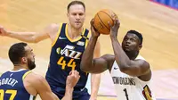 Ziion Williamson (no 1) Berduel dengan Rudy Gobert pada lanjutan NBA (AP)