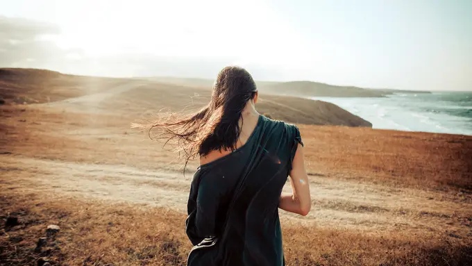 Hindarilah Sampai Kamu Terbiasa Hidup Tanpa Dia