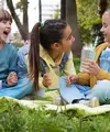 Sahabat Fimela, tidak semua anak bisa langsung merasa nyaman di tempat ramai, ada anak yang terlihat antusias di rumah, tetapi mendadak diam, malu, atau bahkan menangis saat bertemu banyak orang baru. [Dok/freepik.com]