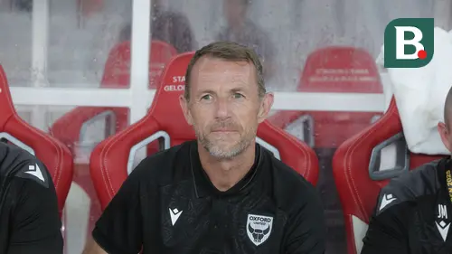 <p>Pelatih Oxford United, Gary Rowett, memimpin anak asuhnya menghadapi Liga Indonesia All Star pada laga pertama Grup A Piala Presiden 2025 di Stadion Utama Gelora Bung Karno (SUGBK), Jakarta, Minggu (6/7/2025) malam WIB. Dalam duel tersebut, Oxford menang 6-3 atas Indonesia All Star. (Bola.com/Muhammad Iqbal Ichsan)</p>