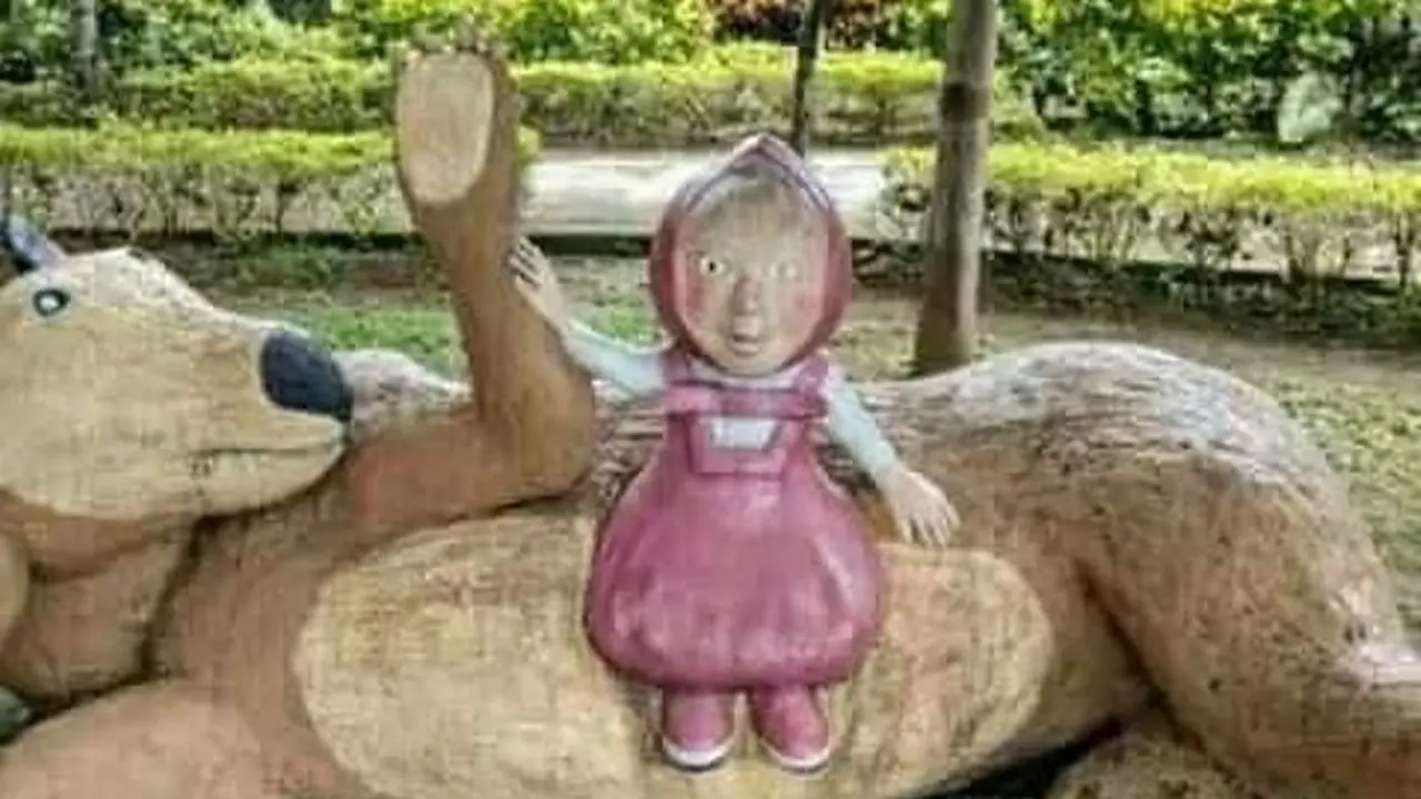 6 Patung Absurd yang Cuma Bisa Ditemukan di Indonesia