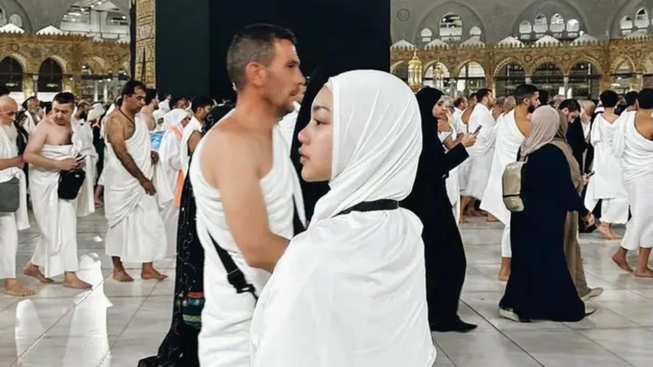 6 Artis Rayakan Tahun Baru 2025 dengan Ibadah Umroh, Liburan di Tanah Suci