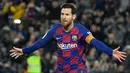 3. Lionel Messi (Barcelona) - Bintang Barcelona ini memiliki posisi utama sebagai pemain sayap kanan dan bisa menjadi second striker. Messi memiliki kemampuan mencetak gol dan memberikan assist sama baiknya, terbukti lewat sumbangan 25 gol dan 21 assist pada musim lalu. (AFP/Lluis Gene)