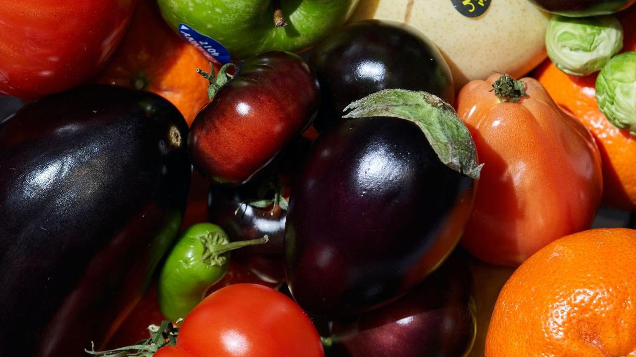 Mengonsumsi sayur dan buah dalam kondisi mentah dapat mempertahankan kandungan nutrisinya yang optimal.