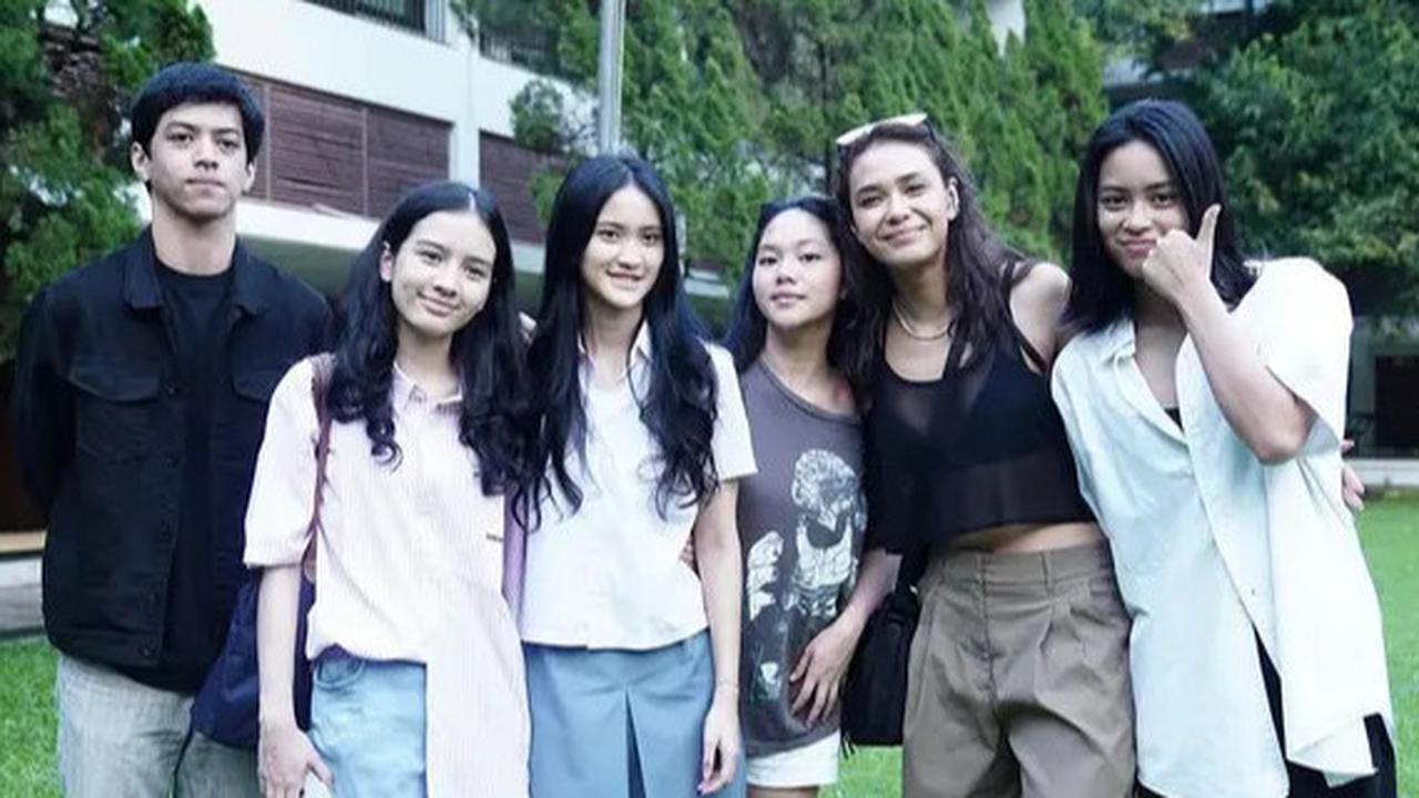 6 Potret Pemain AADC Senior Mampir ke Lokasi Syuting Rangga & Cinta , Nikmati Momen Nostalgia 23 Tahun Lalu