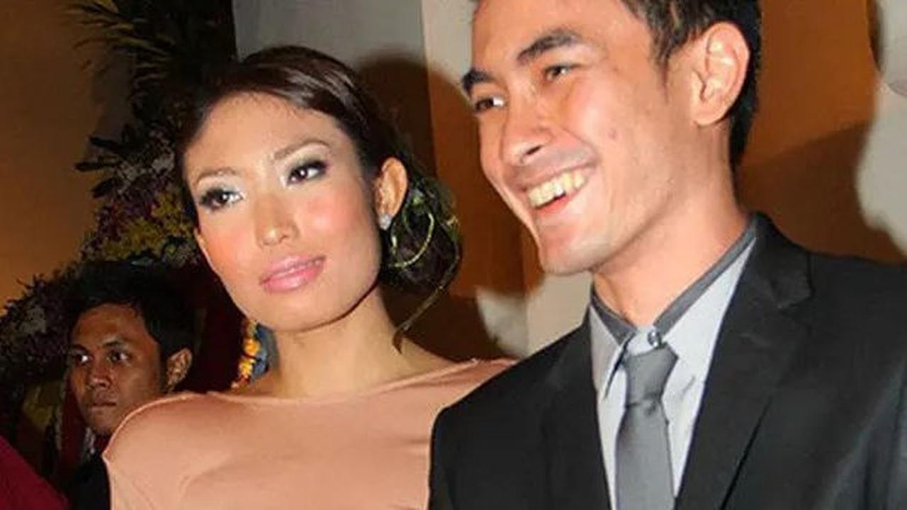 4. Ayu Dewi dan Zumi Zola