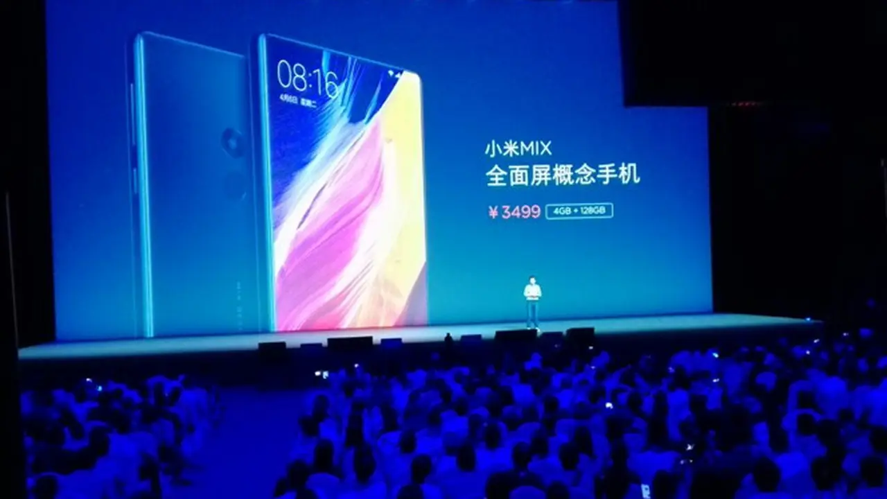  Lei Jun, Founder dan CEO Xioami saat memperkenalkan Mi Mix 2 di University of Technology Gymnasium Beijing, Tiongkok. Liputan6.com/Andry Haryanto
