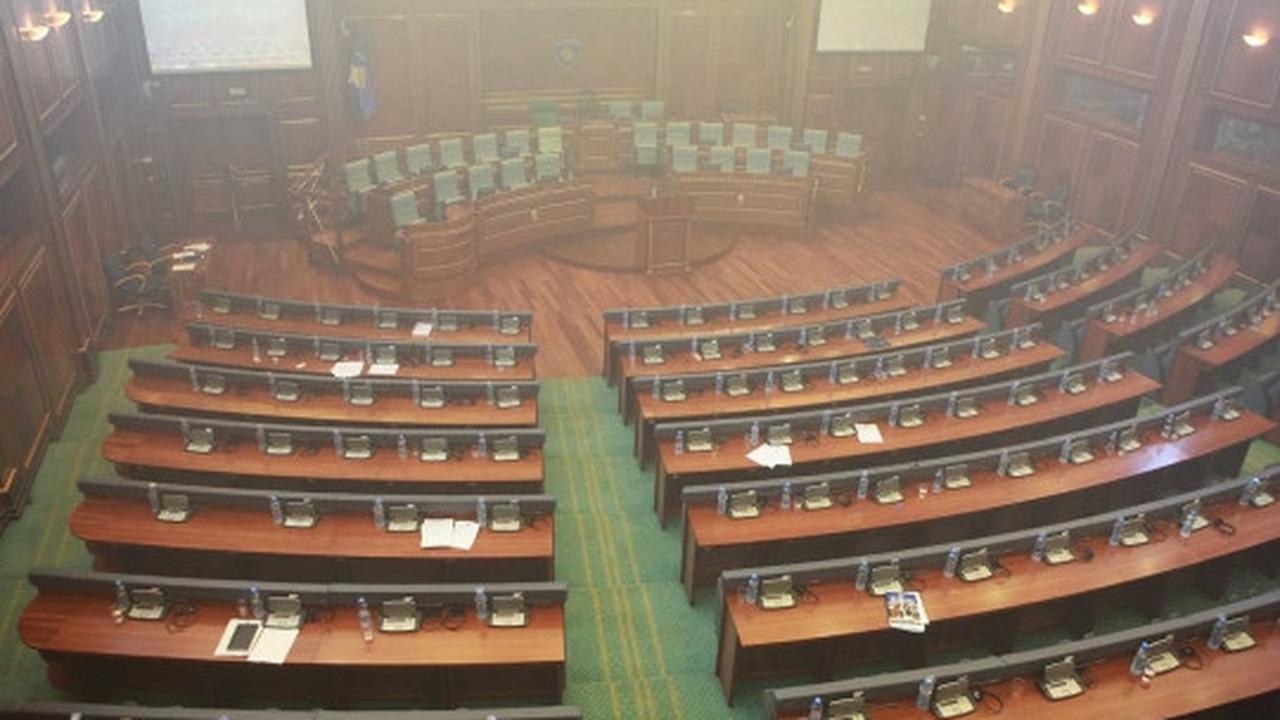 Rapat Parlemen di Kosovo diwarnai gas air mata