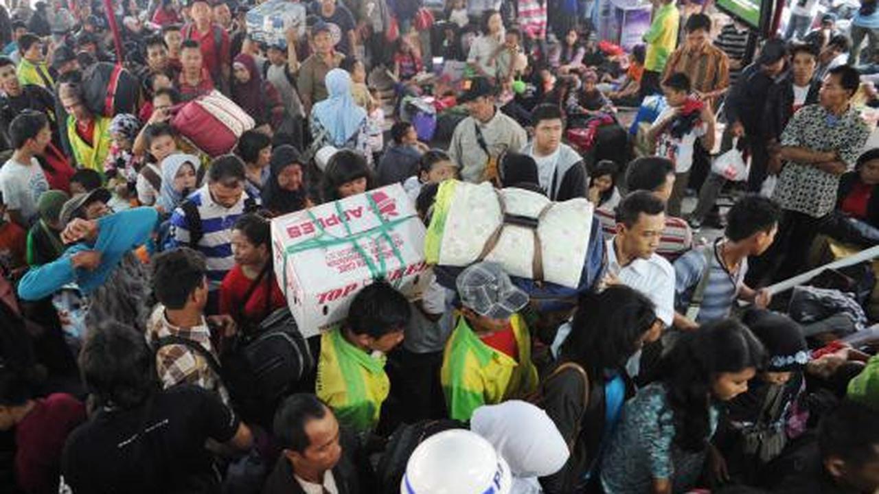 H-5 lebaran, Stasiun Senen dipadati pemudik