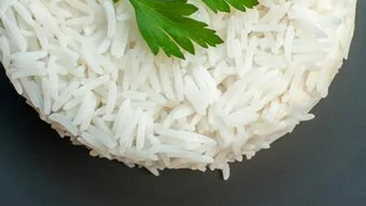 1. Siapkan mangkuk: Letakkan plastik di atas mangkuk.<br><br>2. Masukkan nasi: Angkat mangkuk dan bungkus nasi dengan plastik hingga rapat.<br><br>3. Simpan dalam kantong freezer: Tambahkan tanggal masuknya nasi ke dalam freezer untuk memudahkan pengatura