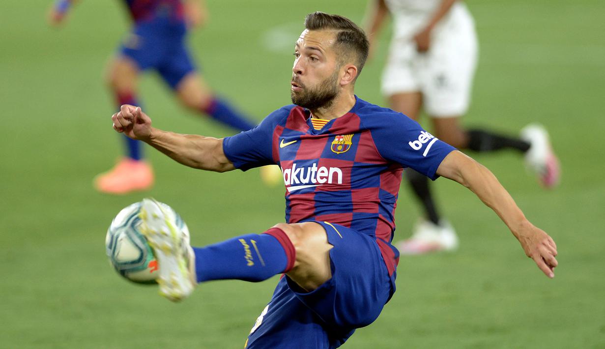 Jordi Alba. Bek kiri Spanyol berusia 32 tahun ini kini memasuki musim ke-10 bersama Barcelona. Ia didatangkan dari Valencia pada awal musim 2012/2013. Total telah tampil dalam 387 laga di semua kompetisi dengan mencetak 22 gol. (Foto: AFP/Cristina Quicler)