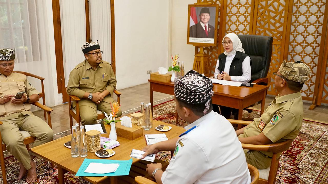 Rapat dengan Bupati Ipuk, Wamenpar Dorong Optimalisasi Konektivitas Pariwisata Banyuwangi-Bali