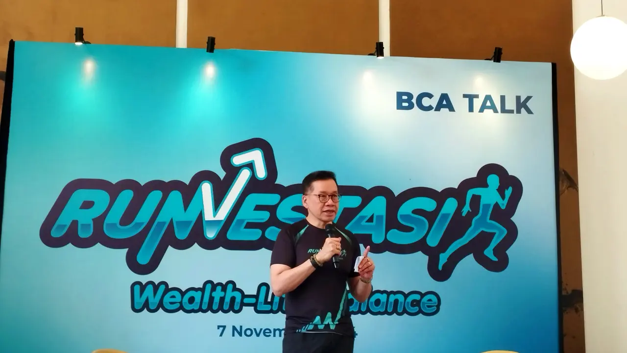 Direktur BCA, Haryanto Budiman saat memberikan kata sambutan di konferensi pers Runvestasi di Jakarta pada Kamis (07/11/2024)