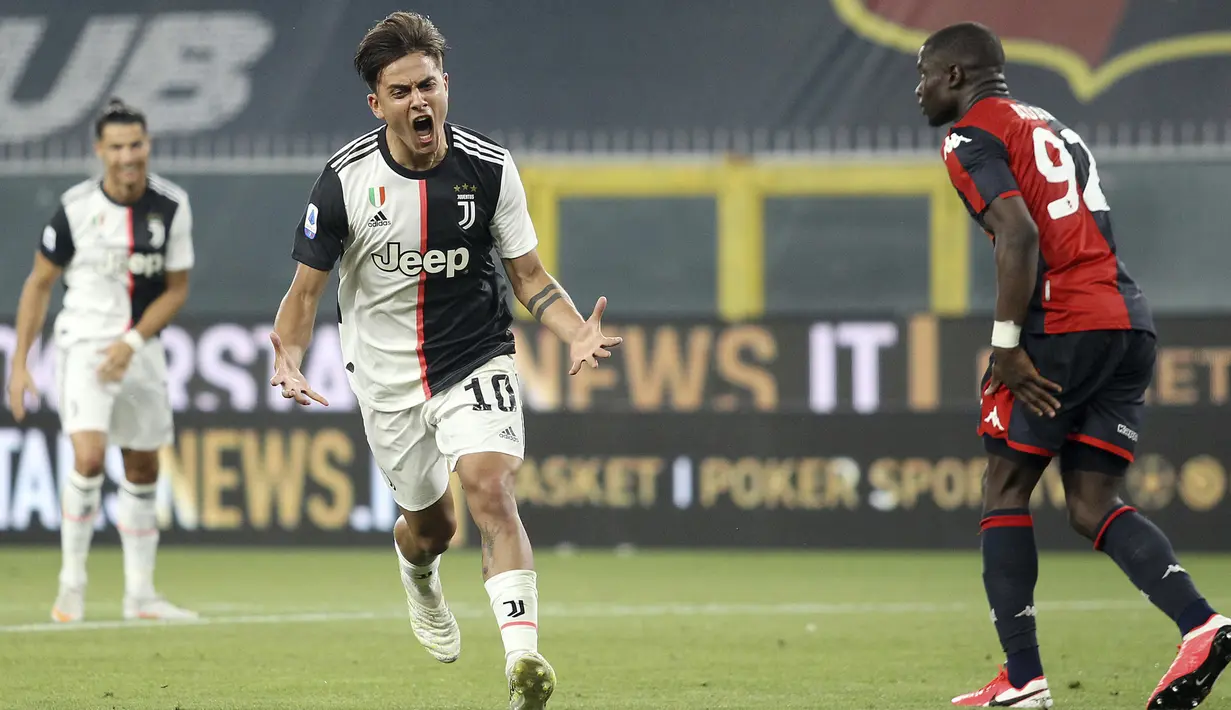 Pemain Juventus Paulo Dybala melakukan selebrasi usai mencetak gol ke gawang Genoa pada pertandingan Serie A di Stadion Luigi Ferraris, Genoa, Italia, Selasa (30/6/2020). Juventus kokoh memuncaki klasemen sementara usai mengalahan Genoa 3-1. (Tano Pecoraro/LaPresse via AP)