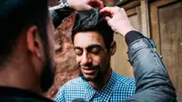 Gratis, Tukung Cukur Ini Ubah Gaya Rambut Tunawisma Jadi Modis