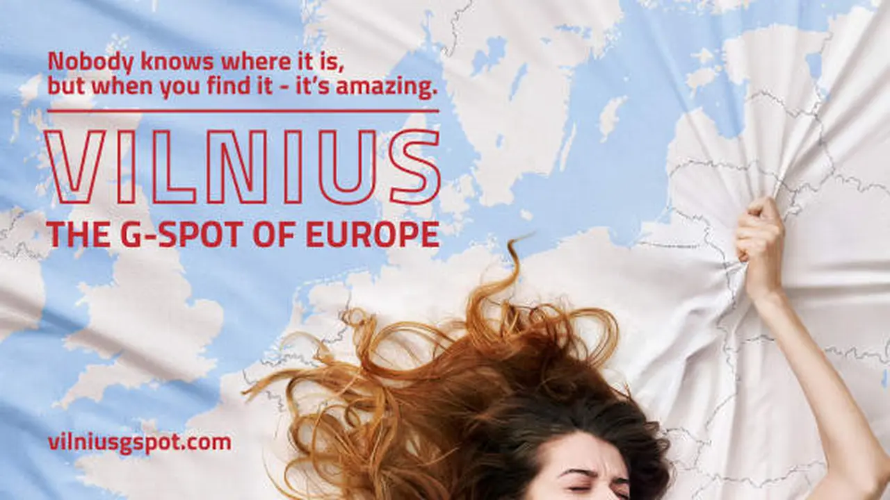 Iklan pariwisata dengan unsur seks.