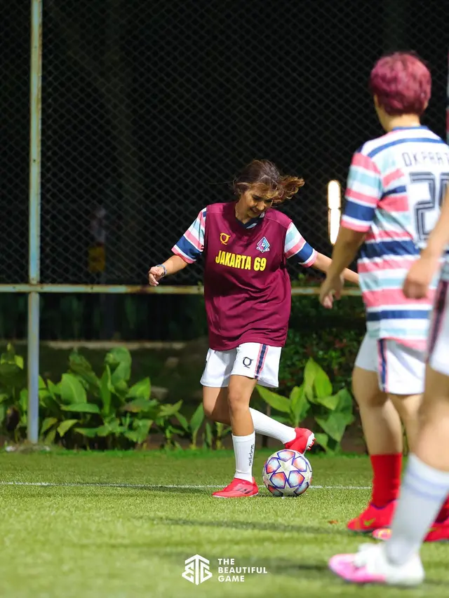 Punya Tendangan Kung Fu, Ini 6 Potret Soraya Rasyid Saat Main Bola