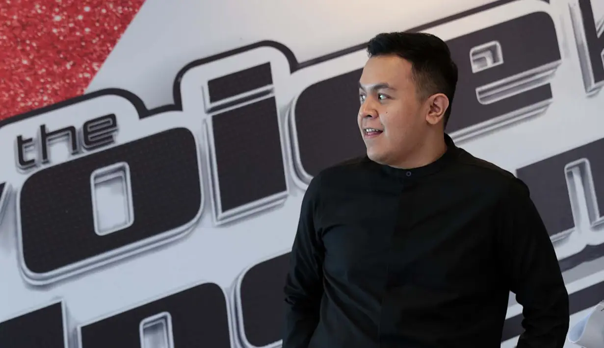 "Tanggal 3 kayaknya nggak (datang) karena saya ada manggung.  Saya hari ini berangkat ke Sydney,” tutur Tulus. (Deki Prayoga/Bintang.com)