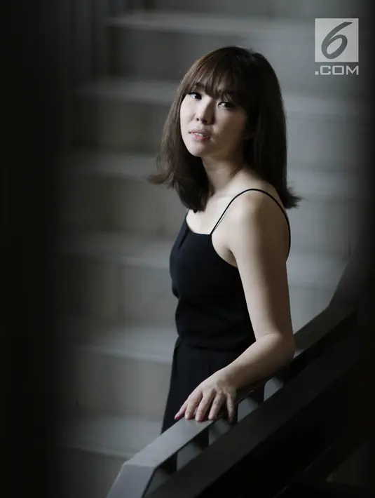 Artis Gisella Anastasia berpose saat mengunjungi Kantor KLY di Gondangdia, Jakarta, Jumat (14/9). Salah satu olahraga yang sering dilakukan ibu satu ini adalah body weight training. (Liputan6.com/Herman Zakharia)