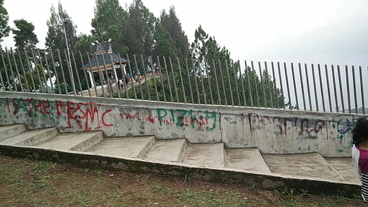 Melihat Objek Wisata Air Terjun Sipiso-piso yang Super Kotor