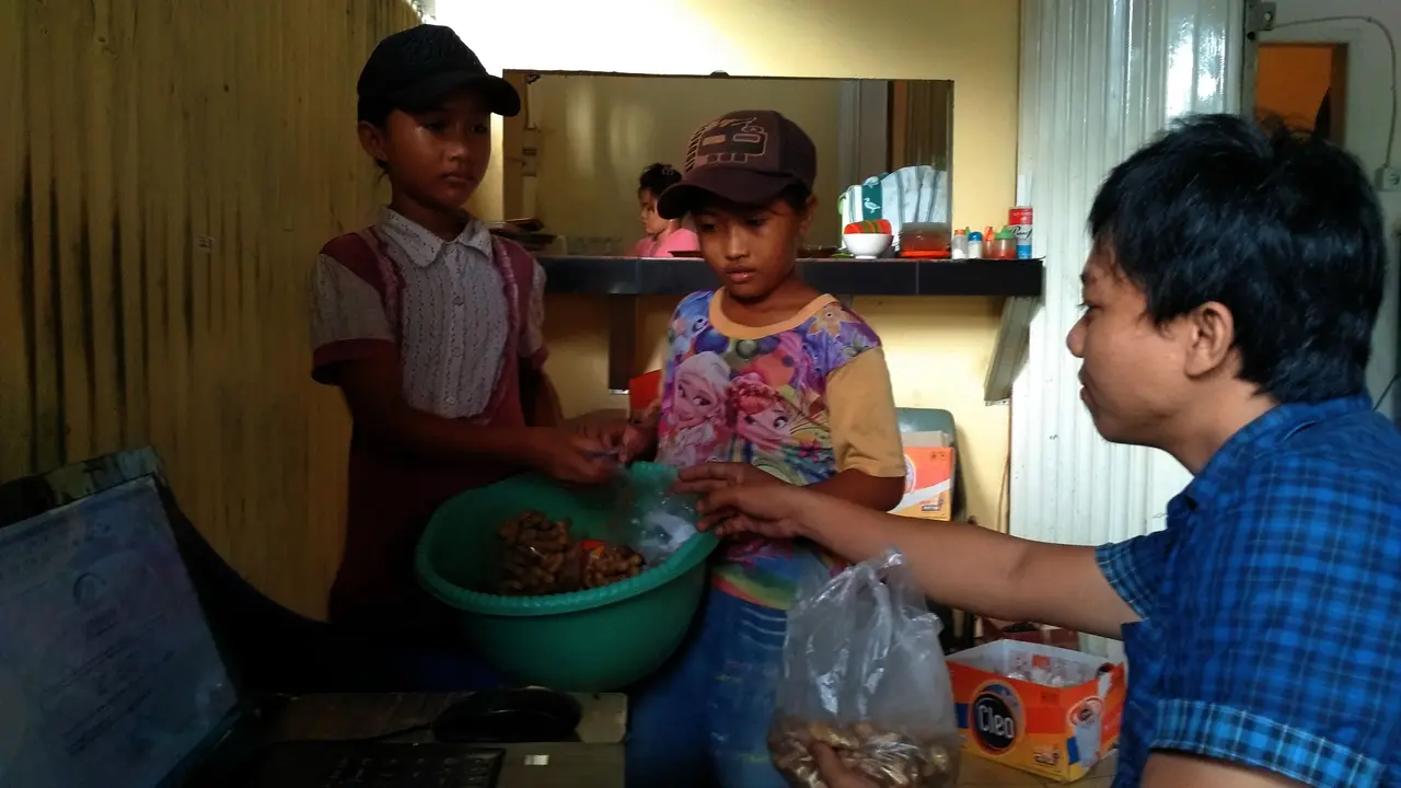 Penjual Kacang Rebus