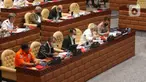 Menhub Budi Karya Sumadi, Menteri PUPR Basuki Hadimuljono, Sekretaris Utama BMKG Dwi Budi Sutrisno, Kepala Basarnas Marsekal Madya TNI Henri Alfiandi dan Kepala Korps Lalu Lintas Polri Irjen Pol Firman Santyabudi mengikuti Rapat Kerja dengan Komisi V DPR RI di Kompleks Parlemen, Jakarta, Senin (20/6/2022). (Liputan6.com/Angga Yuniar)