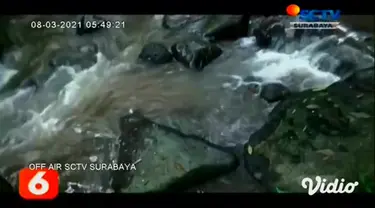 Air terjun di Jabung, Kabupaten Malang, Jawa Timur, yang masih alami dengan udara sejuk dan pemandangan indah. Kini mulai dilirik wisatawan sebagai alternatif wisata alam terbuka.