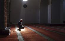 Tata Cara dan Niat Sholat Lailatul Qadar Beserta Waktu Terjadinya Menurut Hadist