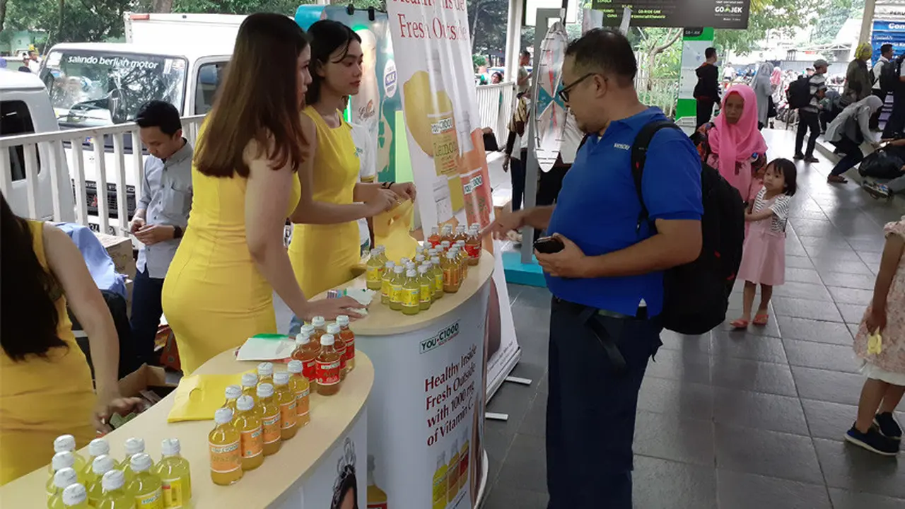 YOU C1000 Vitamin hadir di beberapa titik stasiun. (Dok youc1000.com)