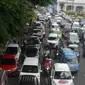 Kepadatan kendaraan di kawasan Alun - alun Kota Malang, Jawa Timur (Liputan6.com/Zainul Arifin)