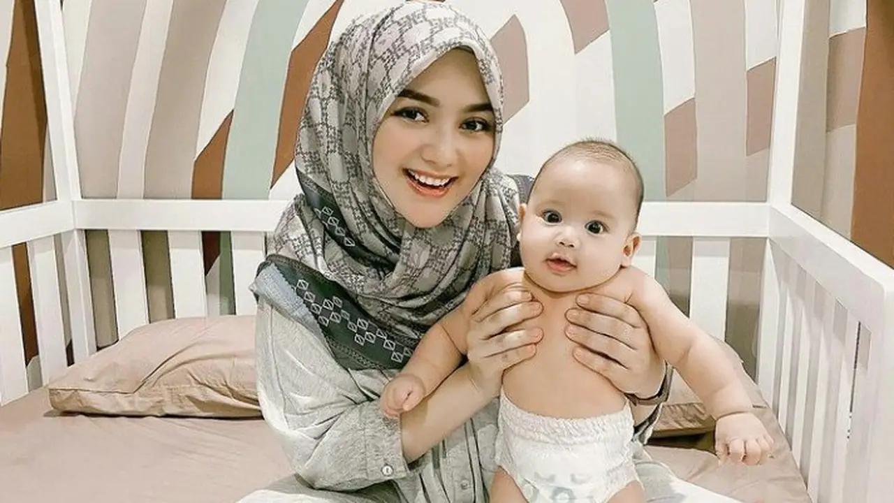 Tips Agar Produksi ASI Berlimpah ala Citra Kirana