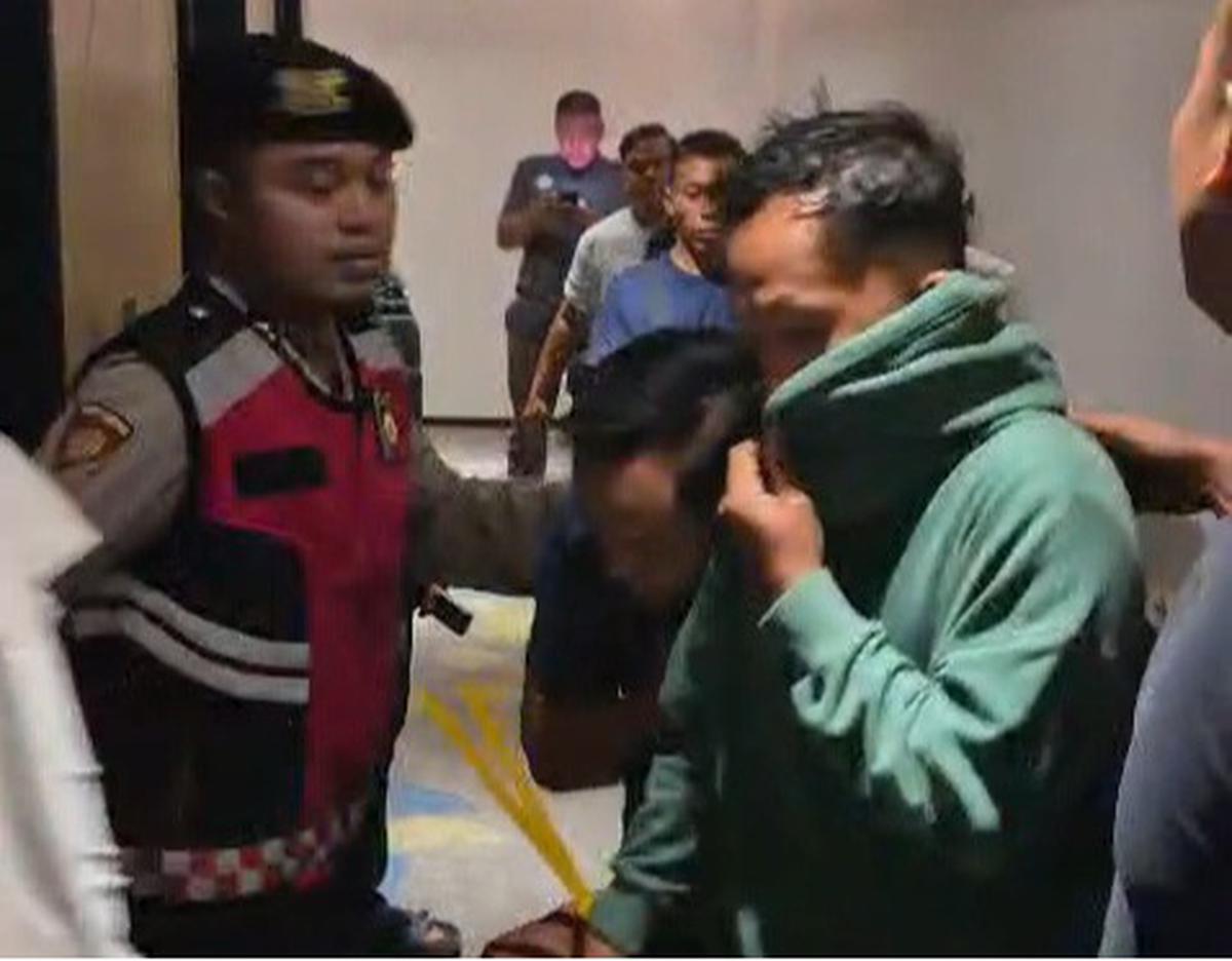 Pesta Seks Sesama Jenis di Hotel Surabaya Digerebek Polisi, 34 Pria Ditangkap