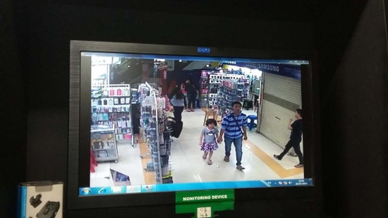 Ini gaya santai & lihai si penculik bocah Sintya di Mal PGC